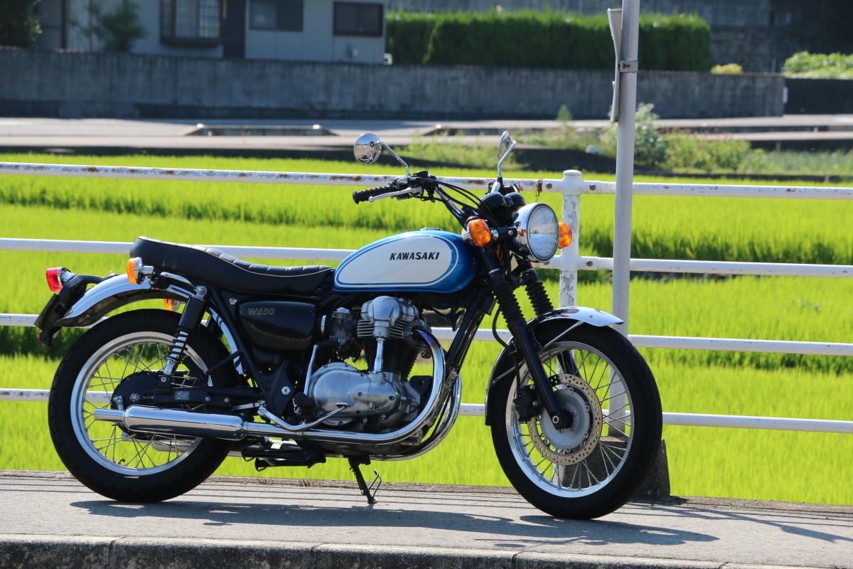 カワサキ W650のタンクをw2tt W2ss 風に交換 1960年代のオートバイに近づいたか ナカモトフィルム